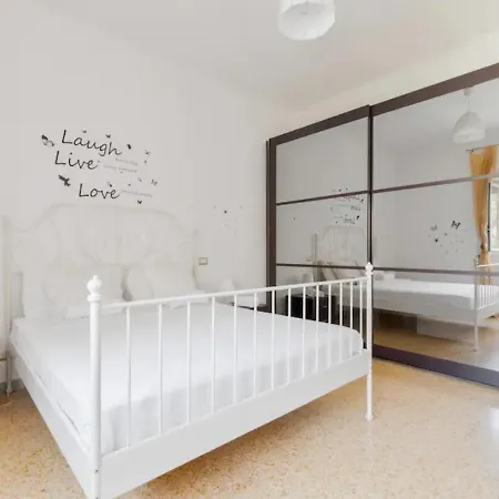 Style I Near San Pietro Apartment